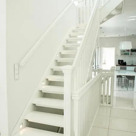 Omakotitalo Keskustassa 300 M2 Villa